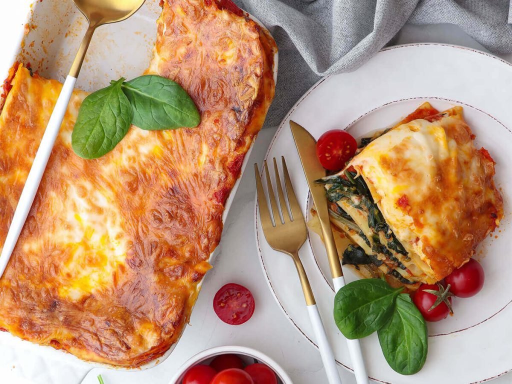 lasaña de vegetales con espinaca y bechamel